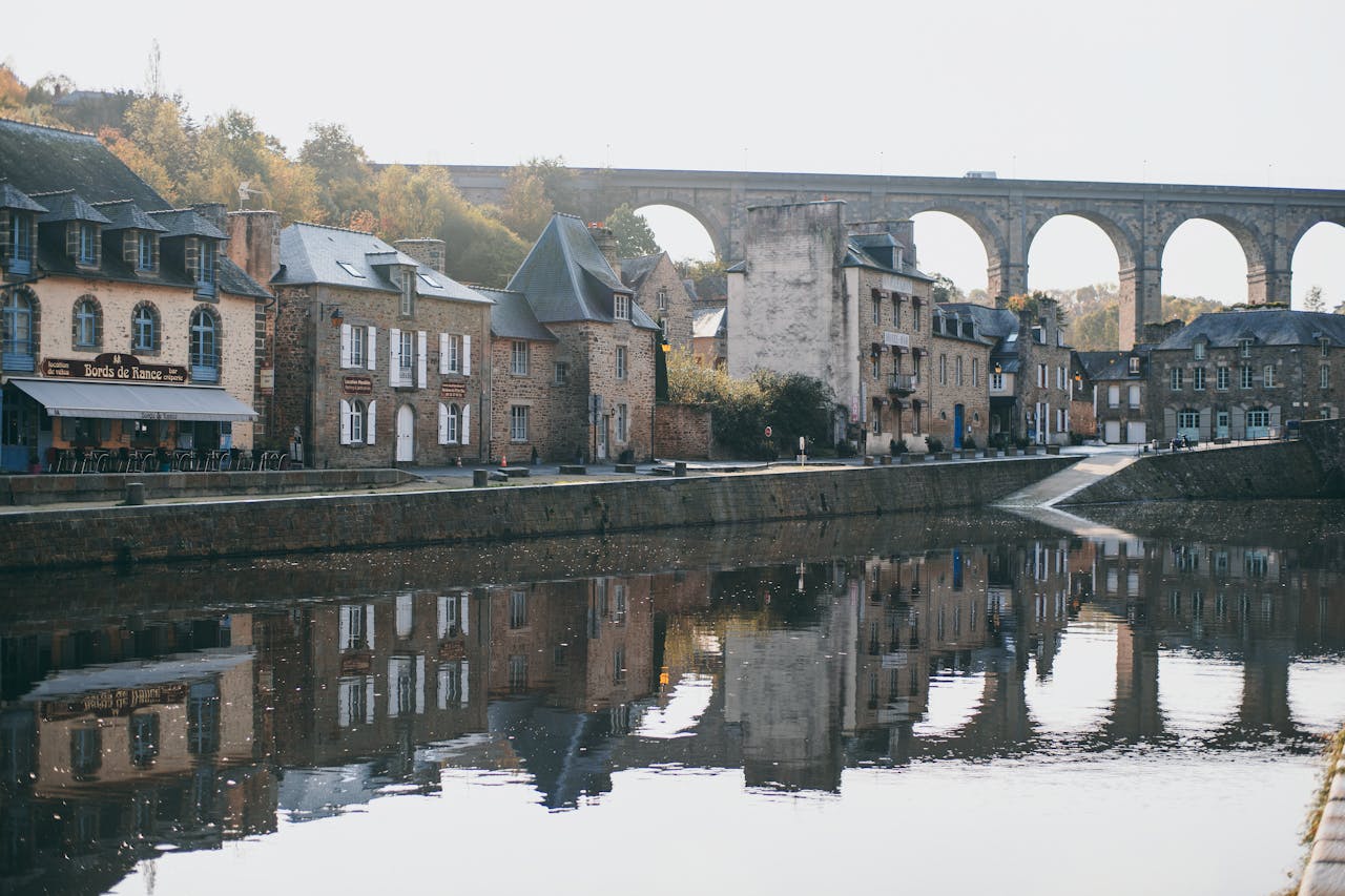 La Bretagne au bout des rails : Un voyage inoubliable en train